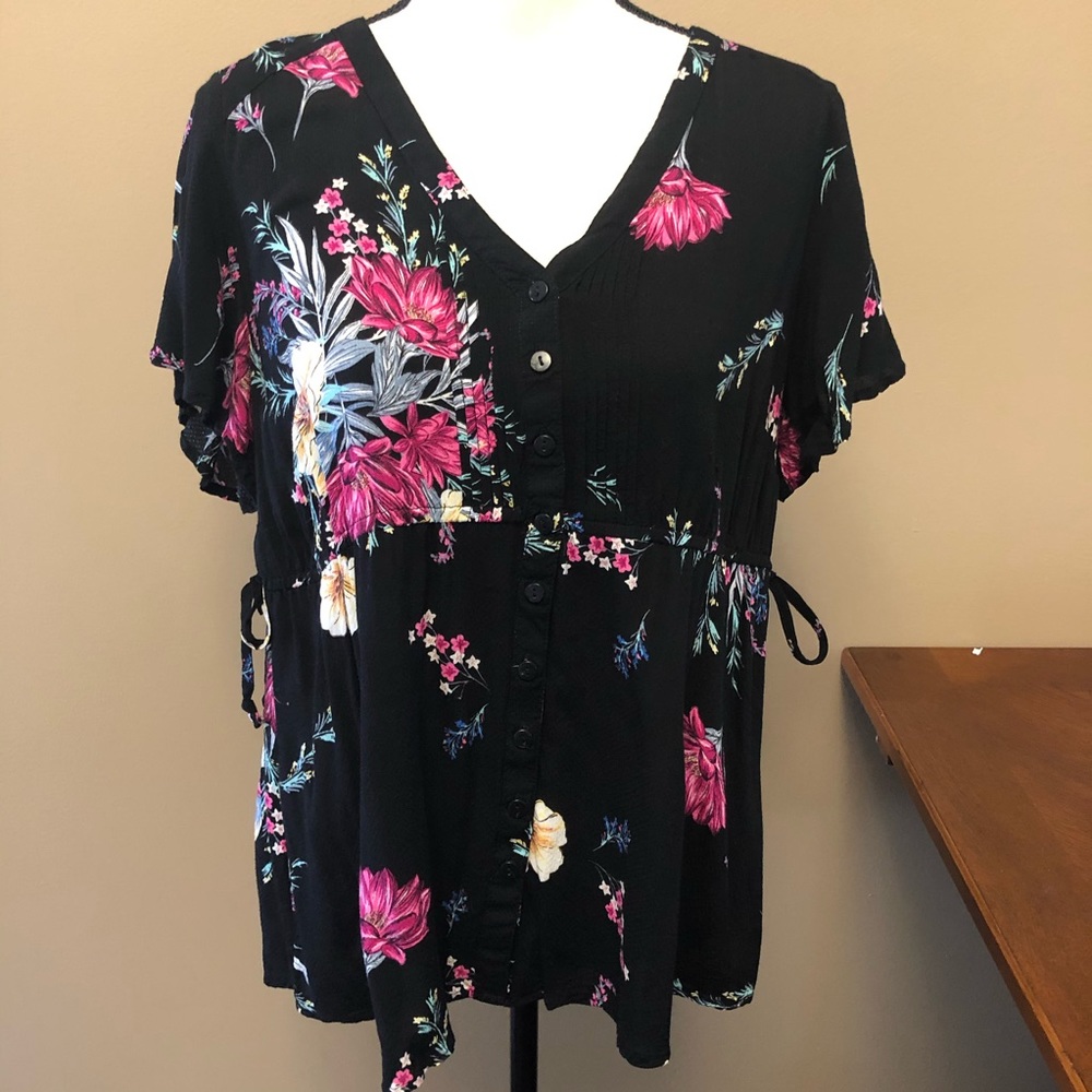 Torrid Floral Flutter Sleeve Size 00